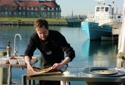 Watch Gorm Wisweh cook his Ventricina pizza